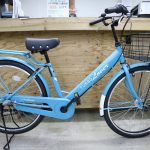 カゴがとても大きくて、サドルが柔らかくて、ブレーキがキーキー鳴らなくて、内装3段ギア付きで、ライトが自動で点灯する個性的な自転車、ターボラバーの新色です